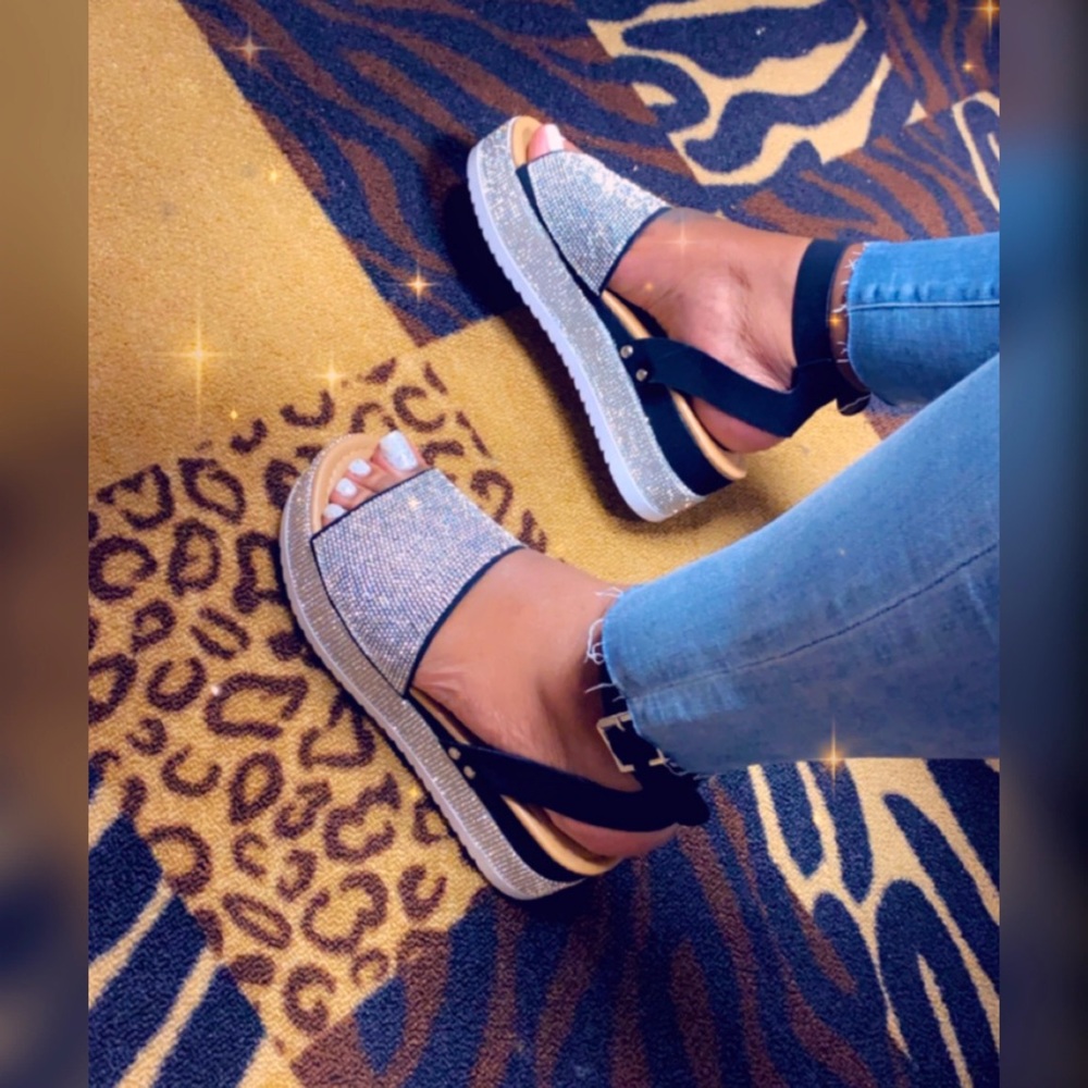 Women’s rhinestoned sandals in black